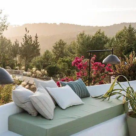 Domo Farm stay Santa Eularia des Riu